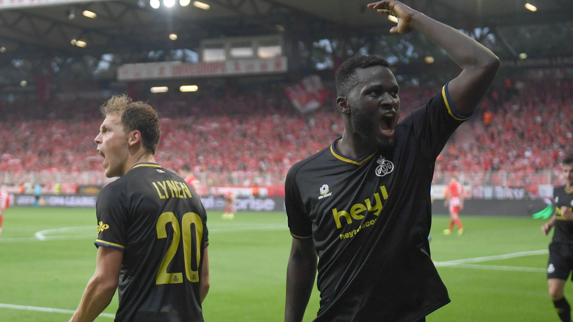 Die Spieler von Union Saint-Gilloise jubeln in der Alten Försterei.