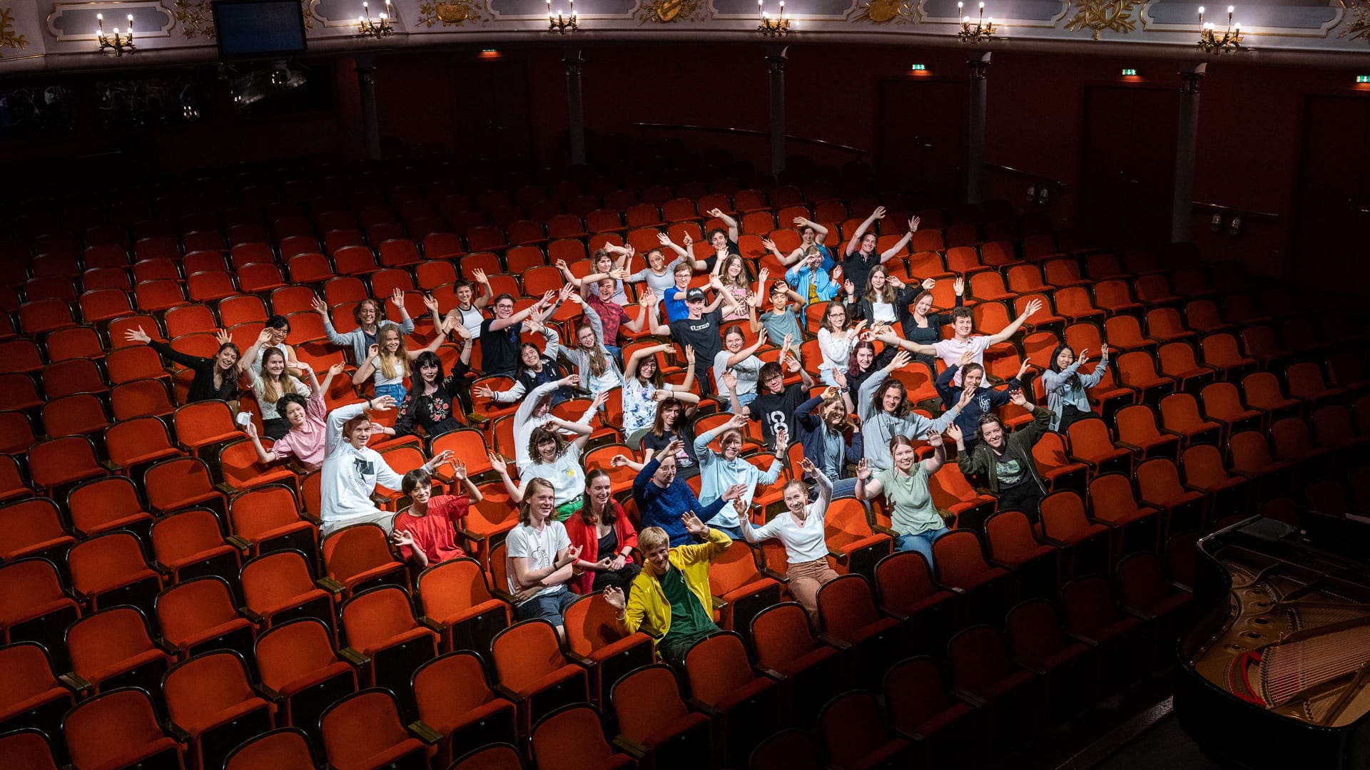 Die Staatsphilharmonie Nürnberg feiert ihr Jubiläum – und ganz Nürnberg gleich mit. Die Staatsphilharmonie Nürnberg feiert ihr Jubiläum – und ganz Nürnberg gleich mit.
