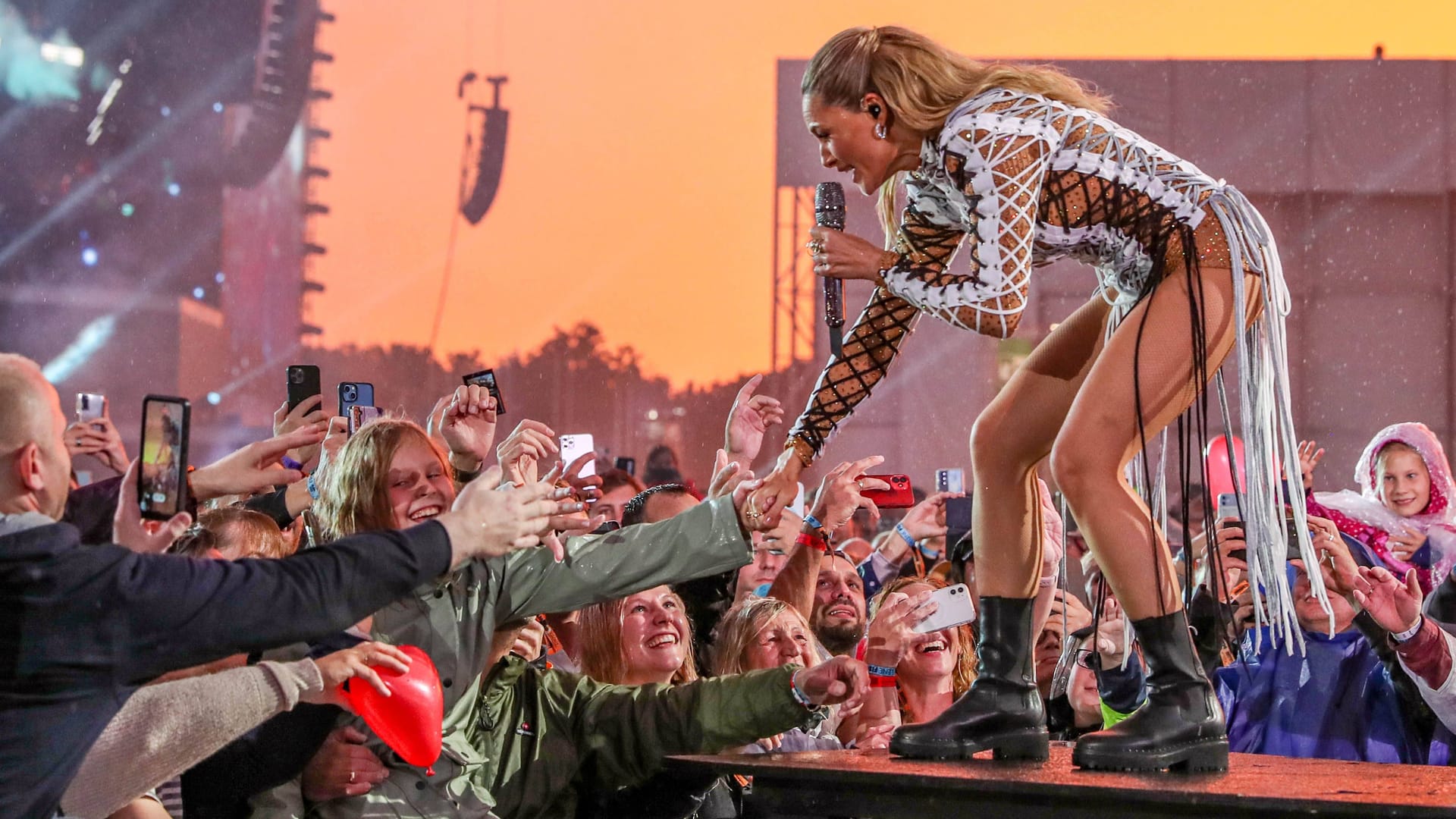 Der Schlagerstar beim Konzert vor 130.000 Menschen in München: Die neuen Songs soll Fischer erstmals selbst geschrieben haben.