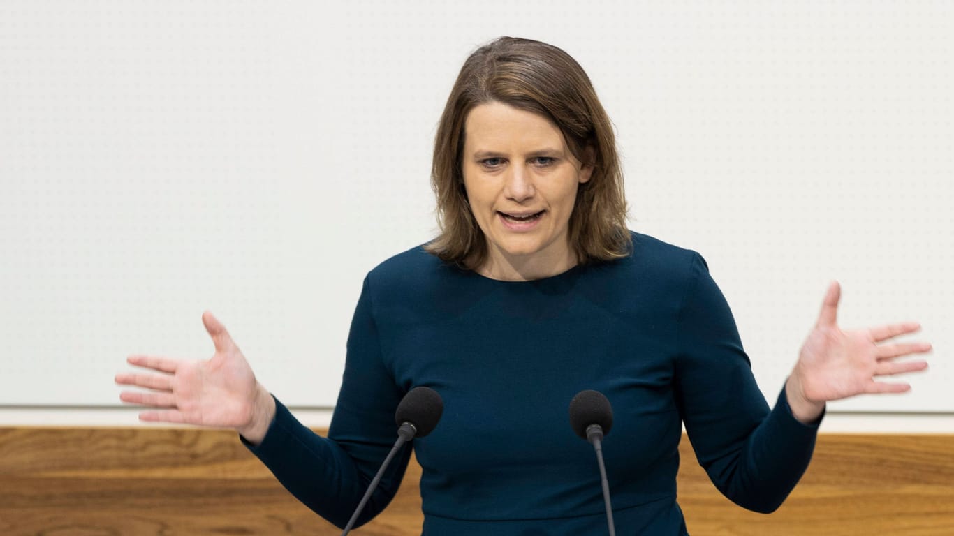 Niedersachsen Grünen-Spitzenkandidatin Julia Willie Hamburg (Archivbild): Die 37-Jährige ist Oppositionsführerin im Landtag und tritt mit Christian Meyer als Kandidaten-Duo an.