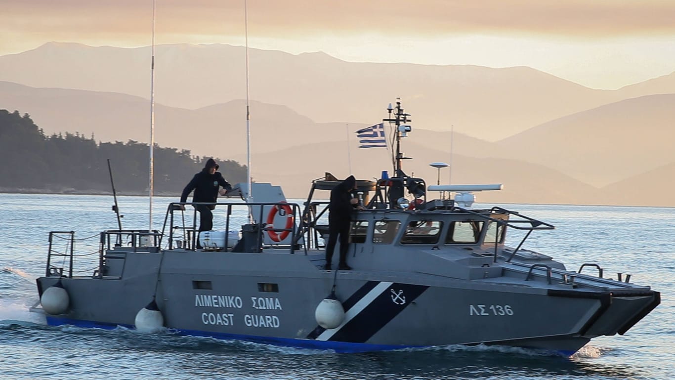 Ein Schiff der griechischen Küstenwache (Symbolbild): Angeblich soll ein türkischer Frachter beschossen worden sein.