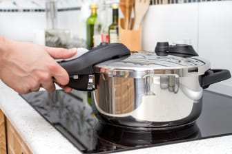 Viele Vorteile: Die Zubereitung im Schnellkochtopf spart nicht nur Energie, sondern verkürzt auch die Kochzeit.