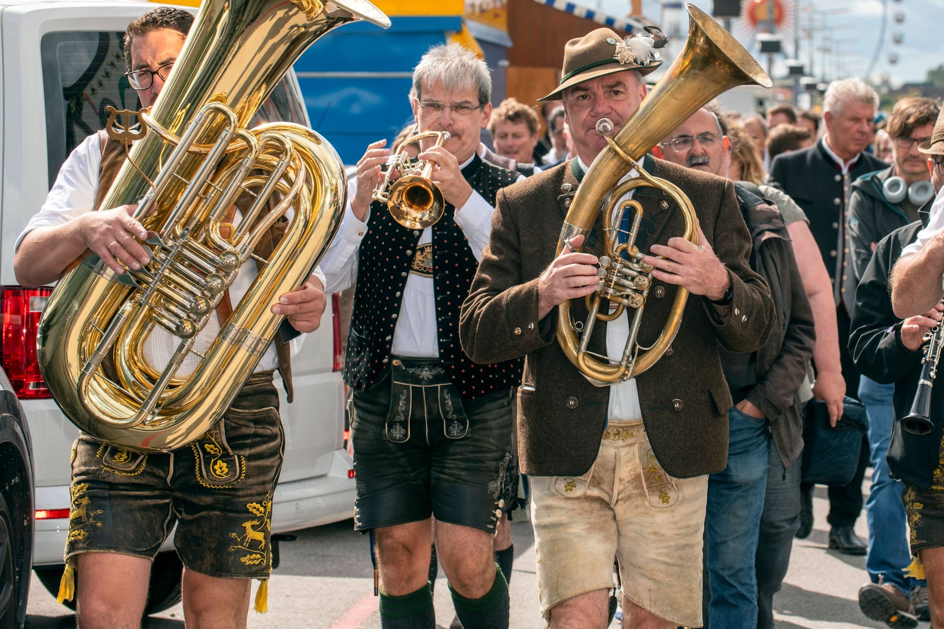 Bayerische Blaskapelle auf dem Oktoberfest (Symbolfoto): Einer Truppe schlägt im Netz wüste Kritik entgegen.