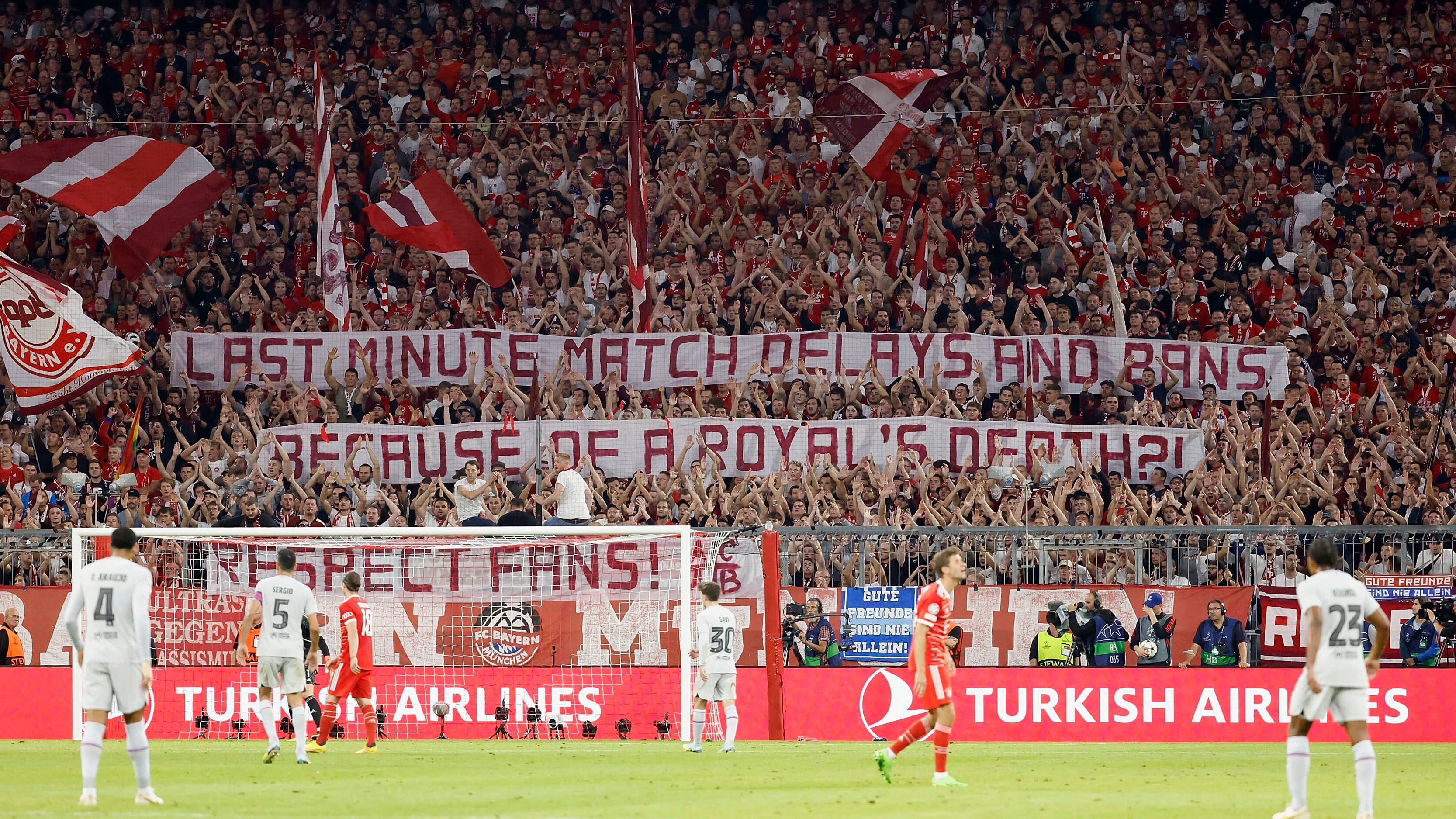 Champions League: Aufregung um Queen-Banner bei Bayern-Spiel gegen Barcelona