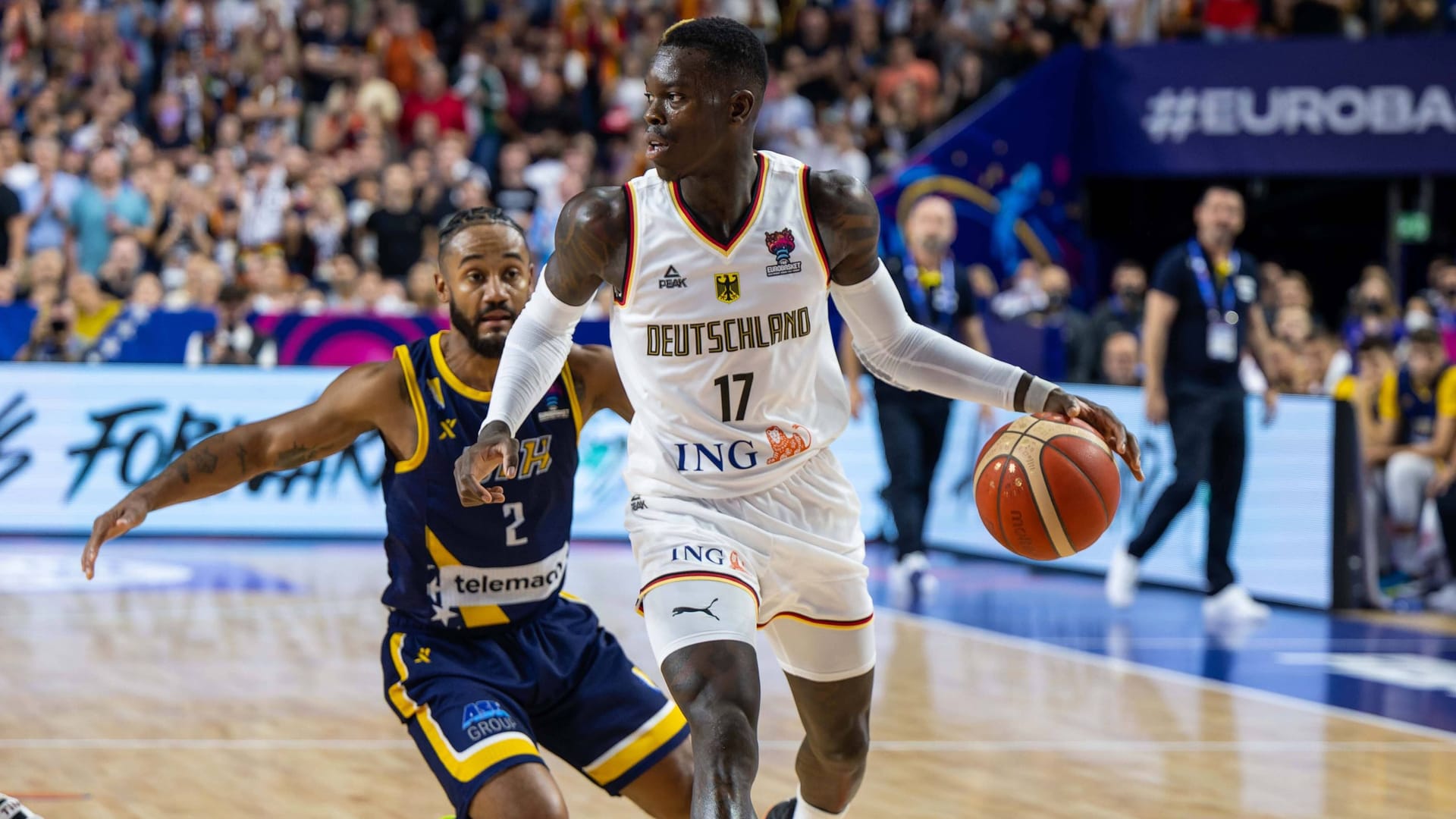 17 Dennis Schröder (PG) Der Kapitän geht mit unbändigem Selbstbewusstsein in die Partie, das aber phasenweise in laissez-faire umschlägt und zu unnötigen Fehlern führt. Trotz einer durchwachsenen Trefferquote (35%) am Ende mit 18 Punkten. Viel wichtiger für den Spielmacher: starke neun Assists. Note 2