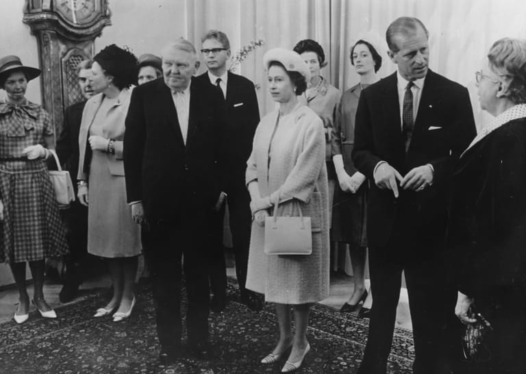 Treffen mit dem damaligen deutschen Bundeskanzler Ludwig Erhard: Die Queen und Prinz Philip bei ihrem Deutschlandbesuch im Jahr 1965.