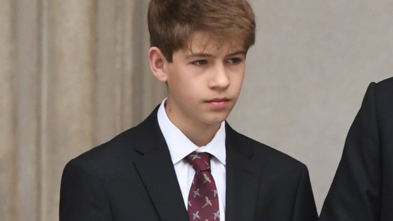 James Mountbatten-Windsor, Viscount Severn: Der 14-Jährige ist der Sohn von Prinz Edward und Gräfin Sophie. Er ist das jüngste Enkelkind der Queen und Platz 14 der Thronfolge.