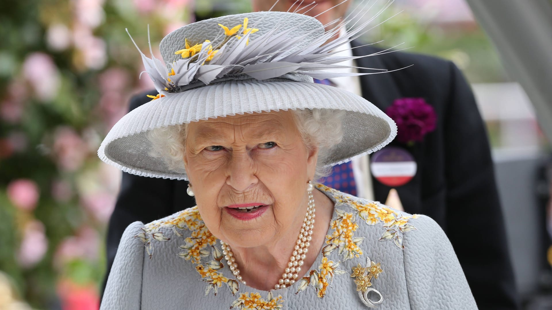Queen Elizabeth II.: Der Sarg mit ihrem Leichnam wird zunächst in ihre Residenz gebracht. Queen Elizabeth II.: Der Sarg mit ihrem Leichnam wird zunächst in ihre Residenz gebracht.