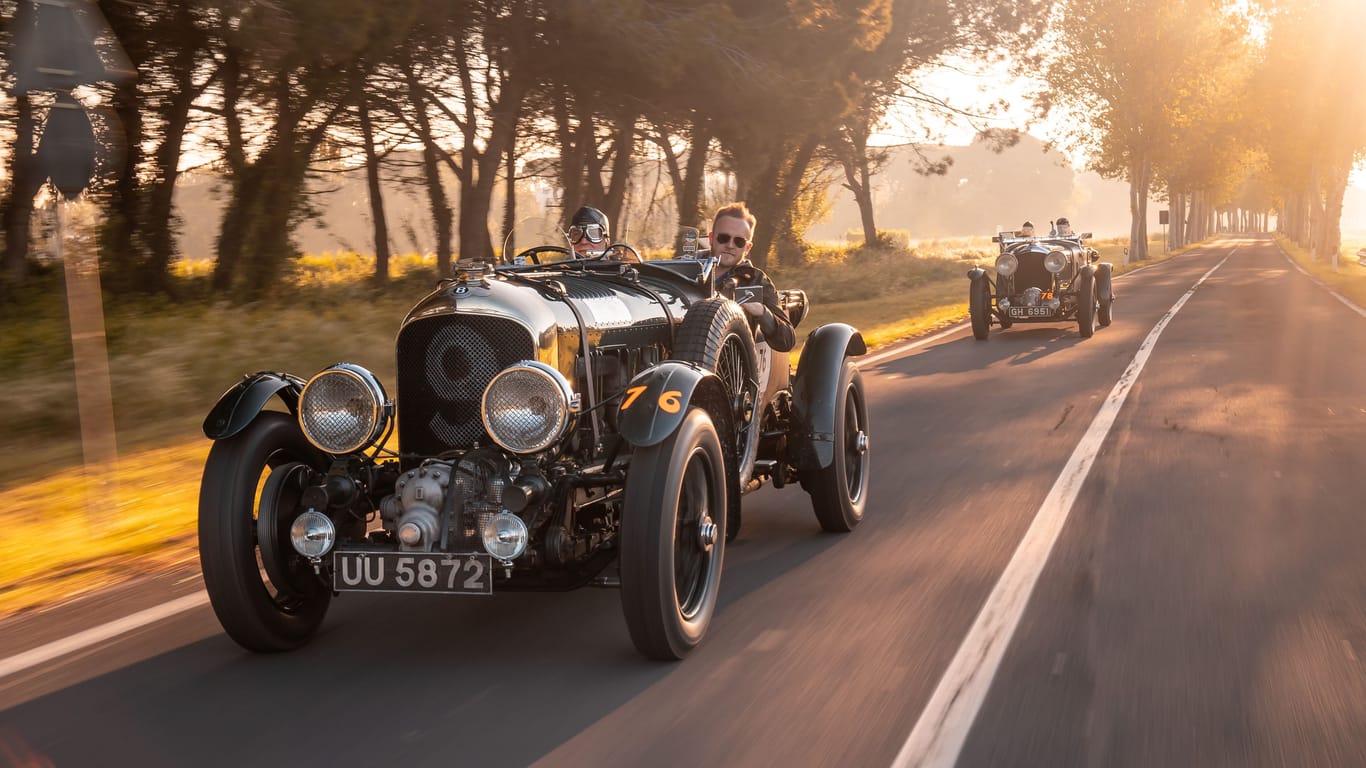Für Oldtimer-Liebhaber: Bentley hat Ende 2020 ein Dutzend jener Blower nachgebaut, mit denen Bentley Boy Tim Birkin in den 1920er Jahren in Le Mans antrat.