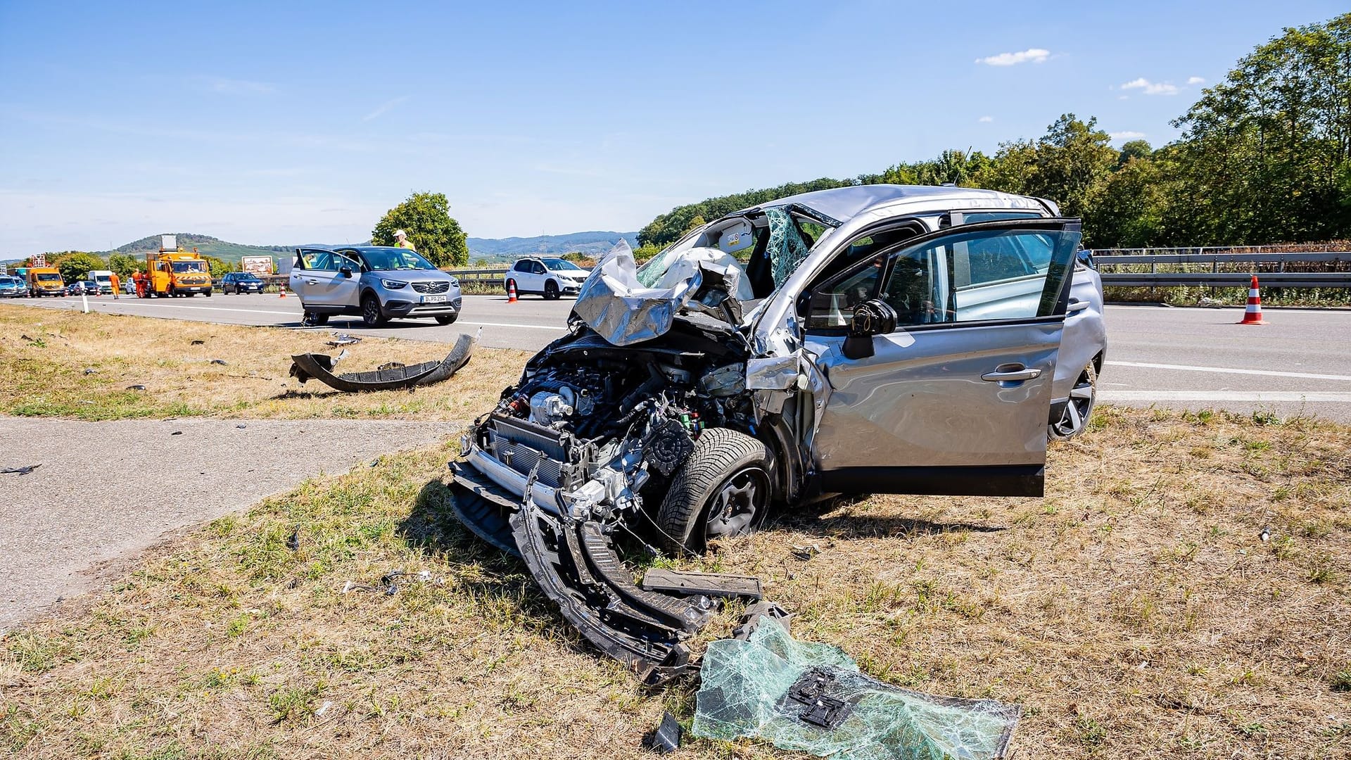 Unfall auf der A81 kurz nach der Anschlusstelle Mundelsheim: Ein 71-jähriger Mann wurde schwer verletzt. Unfall auf der A81 kurz nach der Anschlusstelle Mundelsheim: Ein 71-jähriger Mann wurde schwer verletzt.