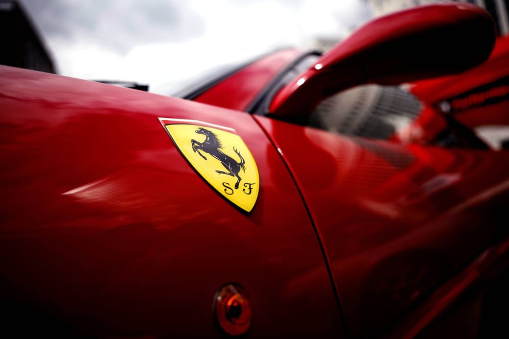 Klassisch: Ferrari in "Corsa Rosso". Der Ursprung des Rot ist sogar älter als die Marke.