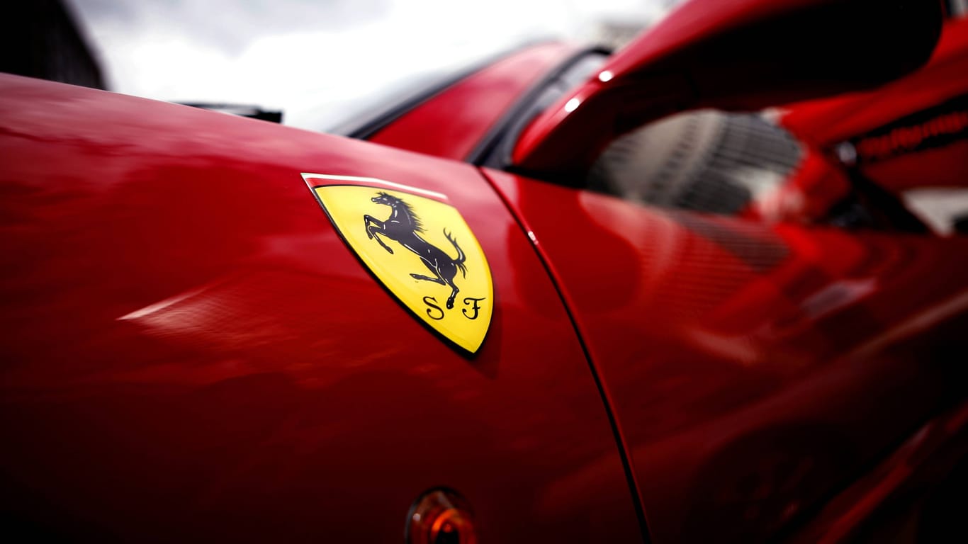 Klassisch: Ferrari in "Corsa Rosso". Der Ursprung des Rot ist sogar älter als die Marke.