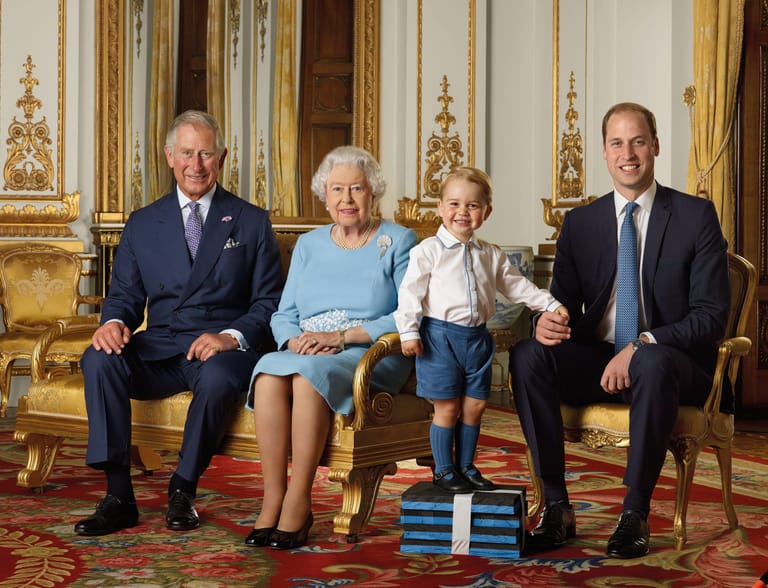 Die Queen mit ihren drei Thronfolgern, den Prinzen Charles, George und William: Das Foto entstand 2016 zu ihrem 90. Geburtstag.