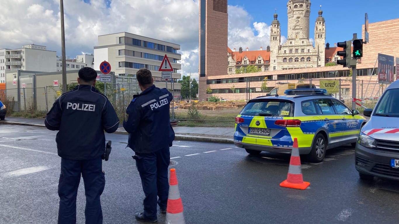 Der Fundort am Wilhelm-Leuschner-Platz: Die Bombe lag auf einer Baustelle zwischen Polizeidirektion und Rathaus.