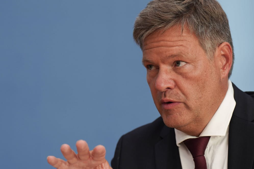 Wirtschaftsminister Habeck in der Bundespressekonferenz: Gazprom begründete den neuen Lieferstopp mit einem angeblichen Ölleck an einer Maschine.