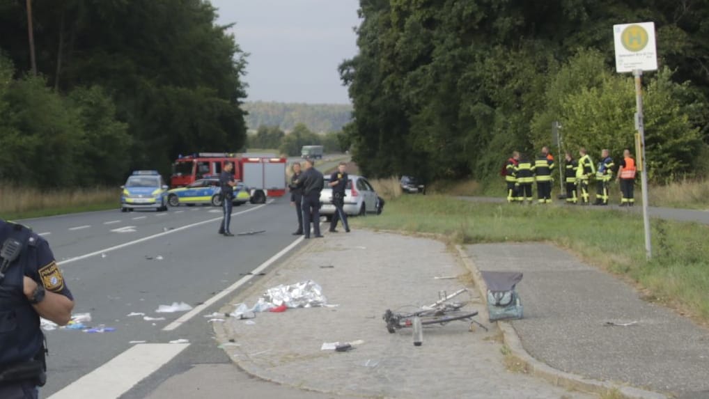 Die Kollision mit einem Auto war für eine Radfahrerin im Landkreis Fürth tödlich. Die Kollision mit einem Auto war für eine Radfahrerin im Landkreis Fürth tödlich.