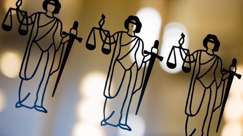 Eingang des Landgerichts in Kiel: Hier wurde ein 33-Jähriger zu einer lebenslangen Freiheitsstrafe verurteilt. Eingang des Landgerichts in Kiel: Hier wurde ein 33-Jähriger zu einer lebenslangen Freiheitsstrafe verurteilt.