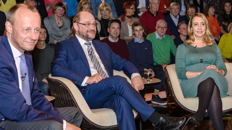 Friedrich Merz (l.) und Martin Schulz 2020 in der Talkshow "Markus Lanz": Die jüngsten Einlassung des CDU-Chefs zum angeblichen "Sozialtourismus" verurteilt Schulz scharf.