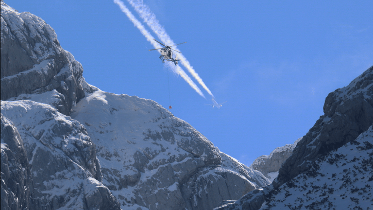 Rettungseinsatz am Hochkalter: Mit Hubschraubern und Bergsteigern wird nach dem Vermissten gesucht.