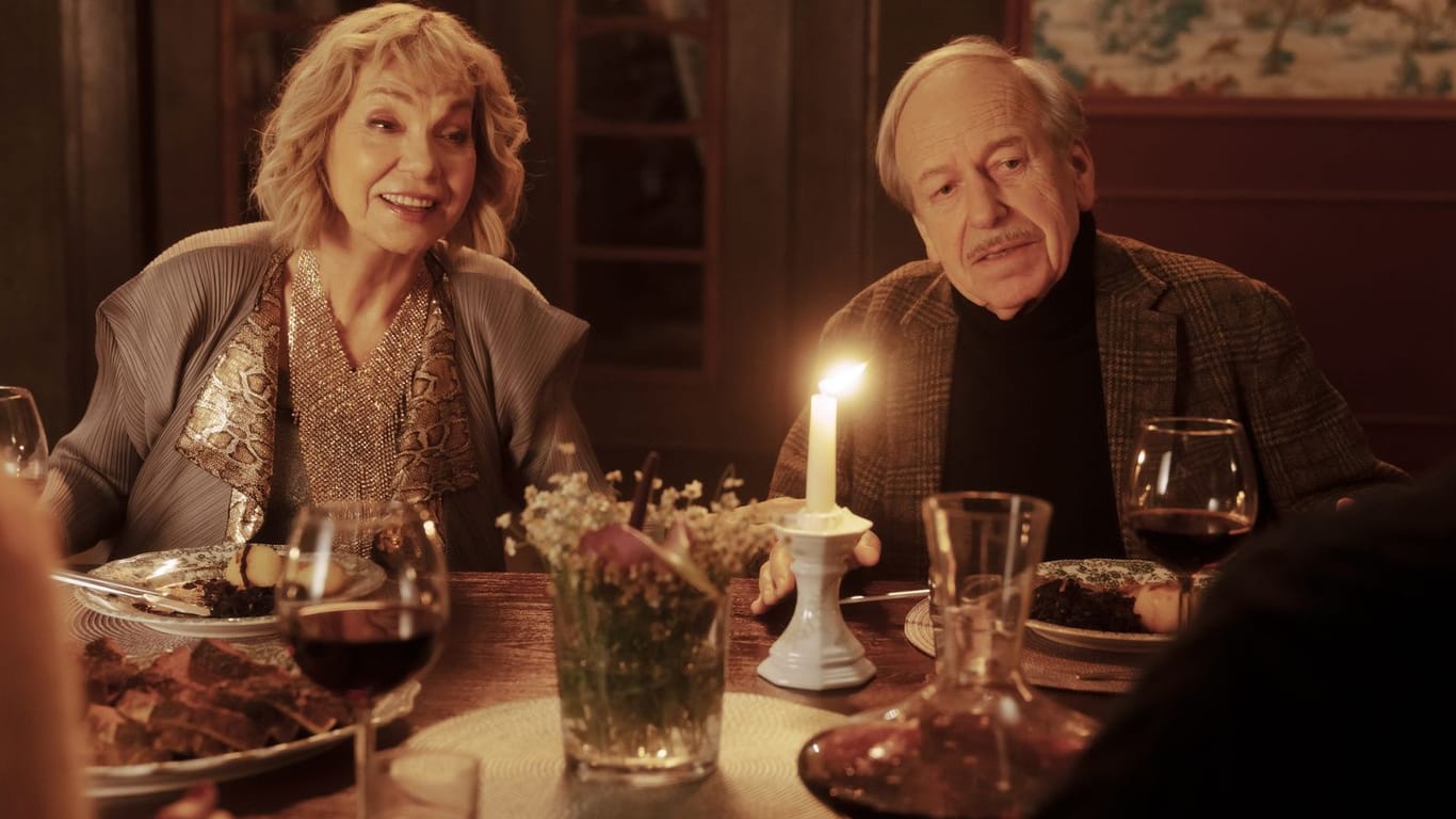"Familie Bundschuh": Susannes (Judy Winter) mit Ex-Lover Carlo (Rüdiger Vogler).