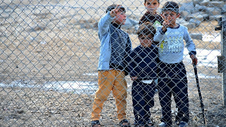 Syrische Flüchtlinge in einem türkischen Lager in Suruc: Die Zahlen der Flüchtlinge, die aus der Türkei über den Balkan nach Deutschland kommen, war zuletzt wieder gestiegen. (Archivfoto)