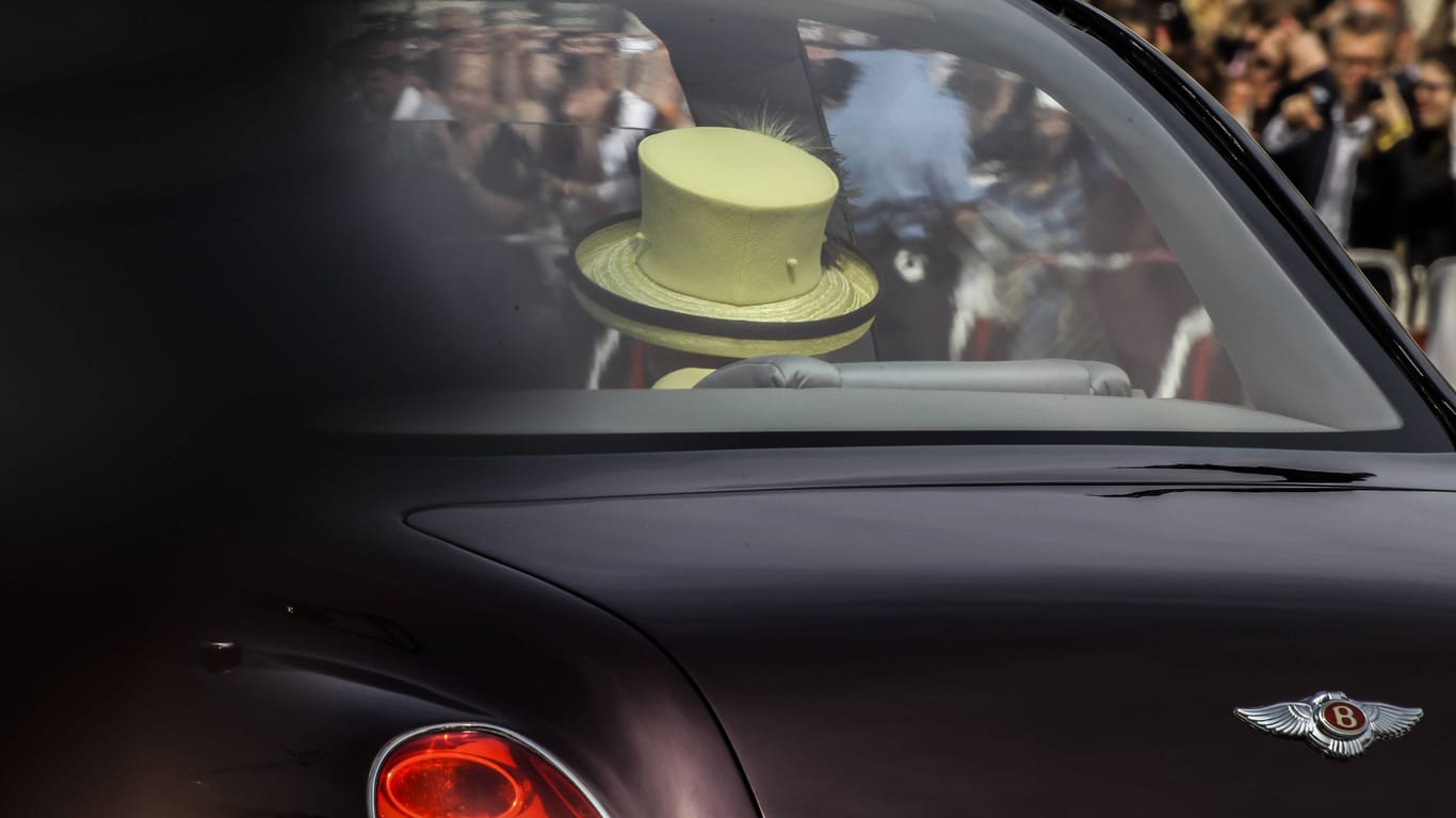 Der Bentley war immer dabei: Wie hier beim Berlin-Besuch 2015, begleitete die State Limousine die Queen auch im Ausland.