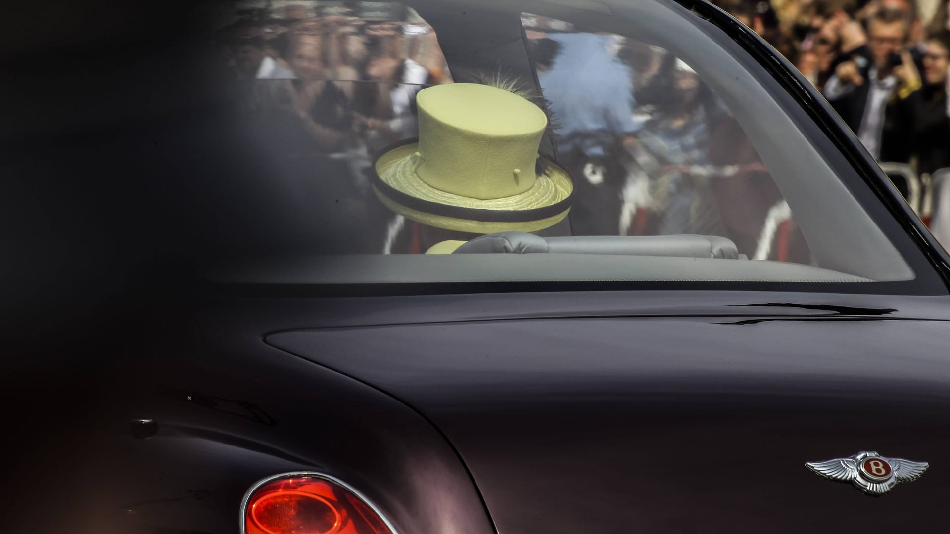 Der Bentley war immer dabei: Wie hier beim Berlin-Besuch 2015, begleitete die State Limousine die Queen auch im Ausland.