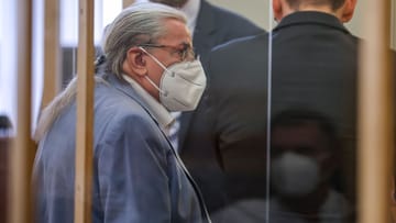 Der frühere MDR-Unterhaltungschef Udo Foht (l.) steht in Leipzig vor Gericht: Seine Anwälte kündigten eine Erklärung am 9. September an.