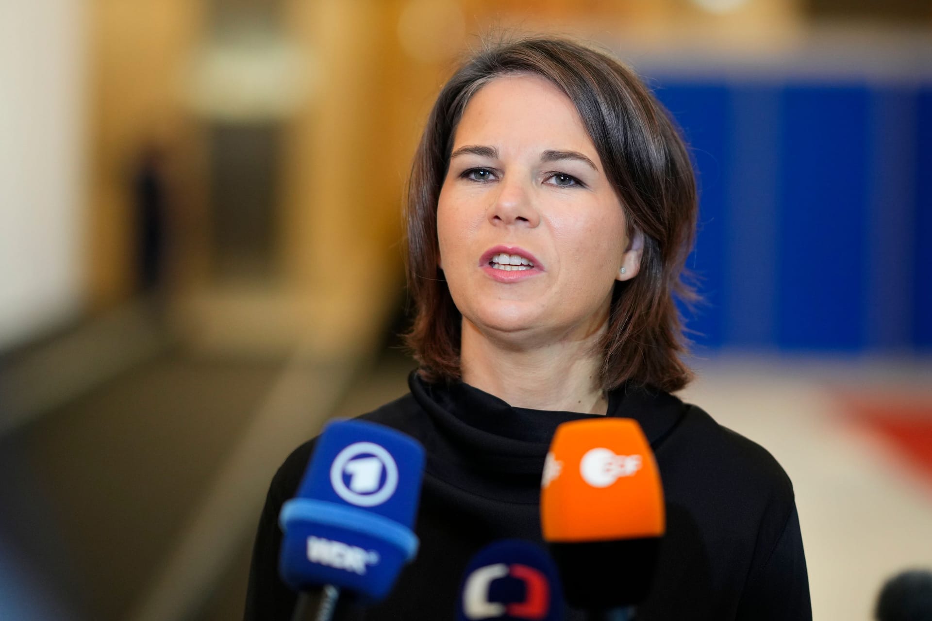 Annalena Baerbock bei einem Treffen der EU-Außen- und Verteidigungsminister im Prager Kongresszentrum: Die Außenministerin löste mit einer Aussage bei einer anschließenden Podiumsdiskussion eine Debatte aus.