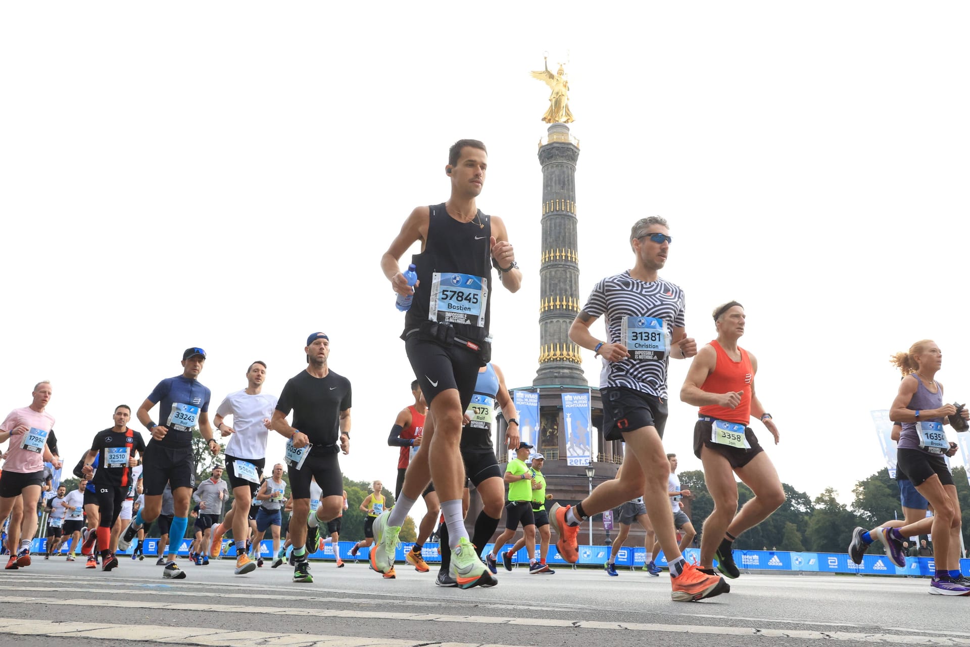 Läufer beim Berlin-Marathon: Rund 45.000 Sportler sind dabei – und mindestens ein Antragssteller.