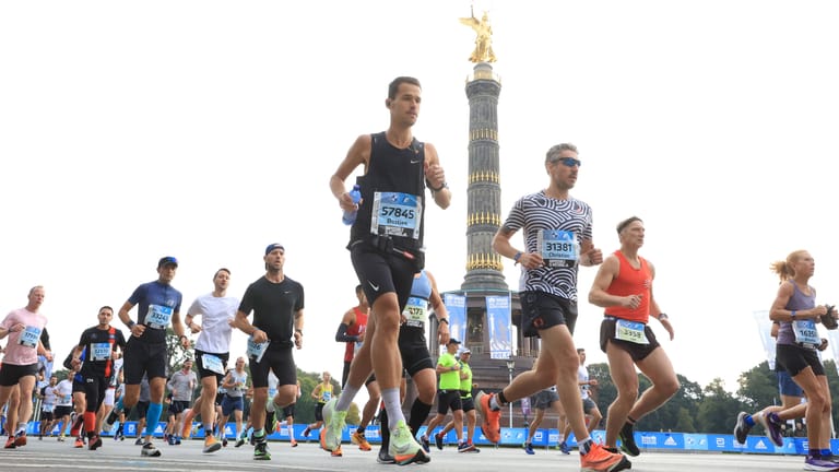 Läufer beim Berlin-Marathon: Rund 45.000 Sportler sind dabei – und mindestens ein Antragssteller.