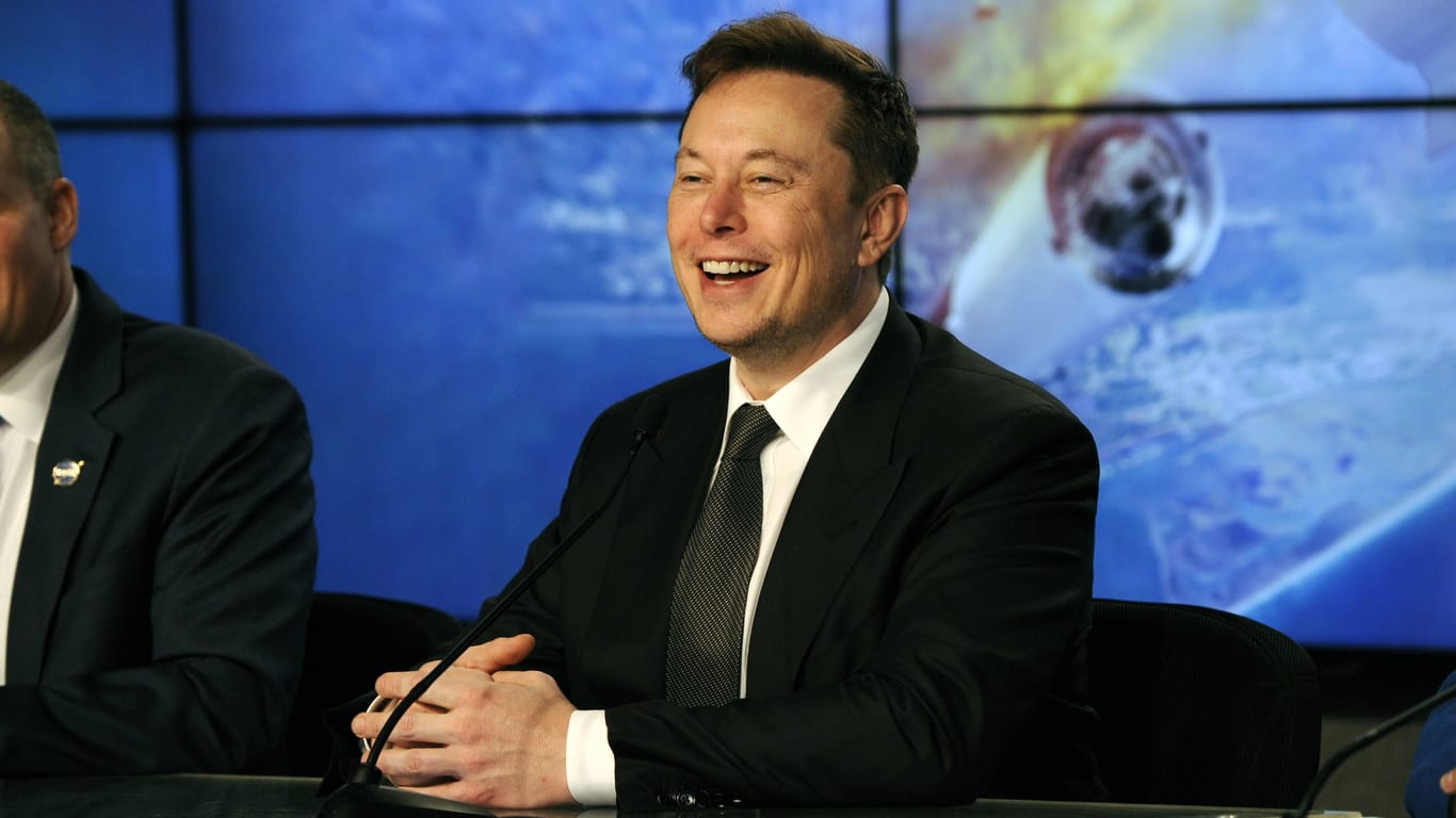 Tesla-Gründer Elon Musk (Archivbild): Das Unternehmen stellte klar, man wolle an der Batterieproduktion in Deutschland festhalten.