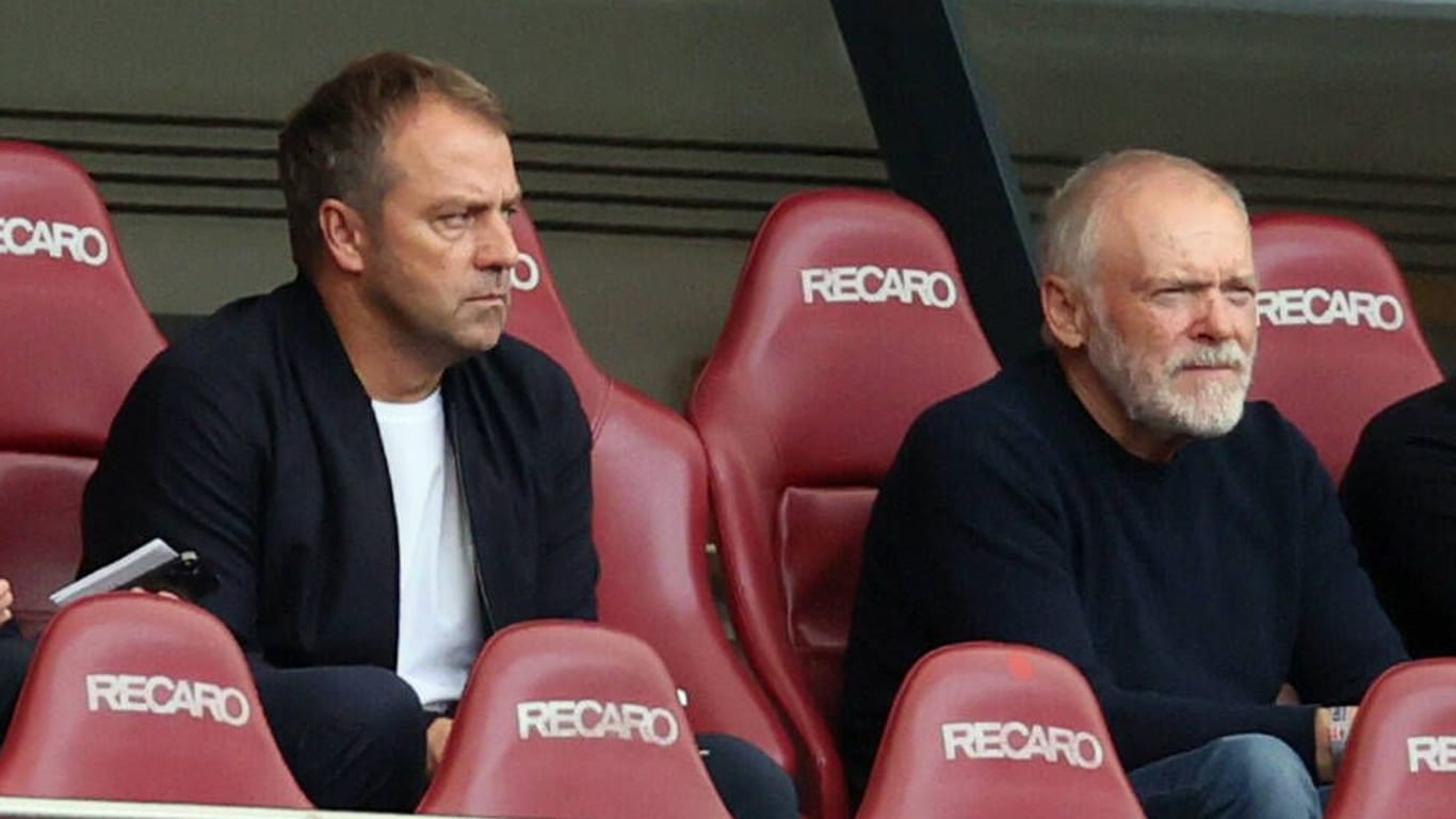 Hansi Flick und Hermann Gerland (r.): Die beiden arbeiteten schon beim FC Bayern erfolgreich zusammen und bilden nun bei der Nationalmannschaft erneut ein Trainerduo.