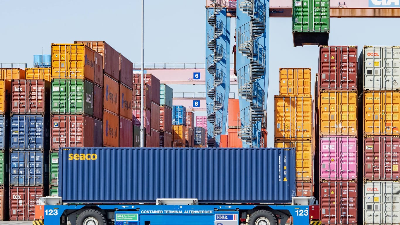 Container-Terminal: Kaum jemand wagt noch den Sprung nach China.