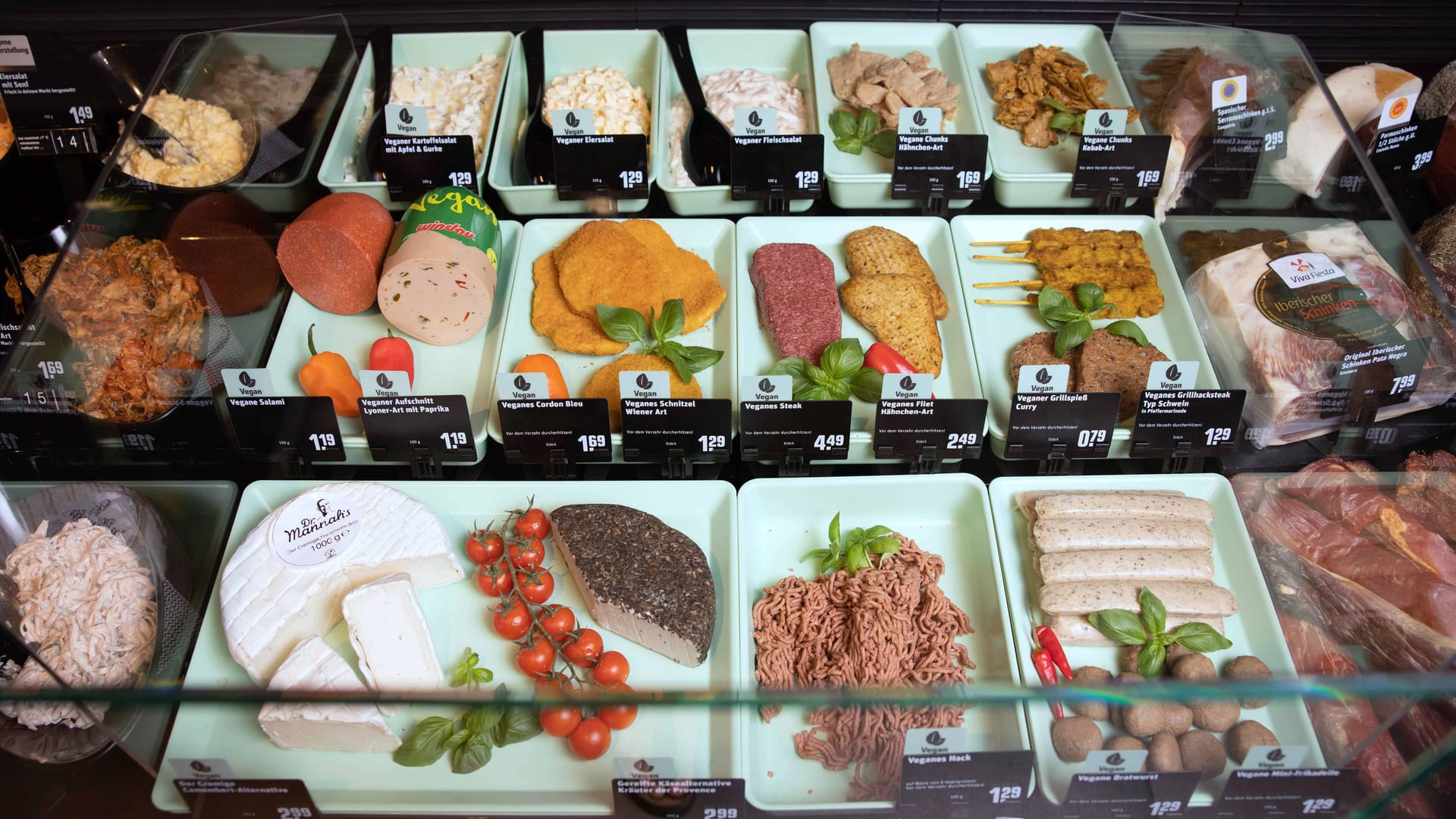 Klare Aufteilung: Bei der Auslage und Verpackung wird streng auf die Trennung von veganen und tierischen Produkten geachtet.