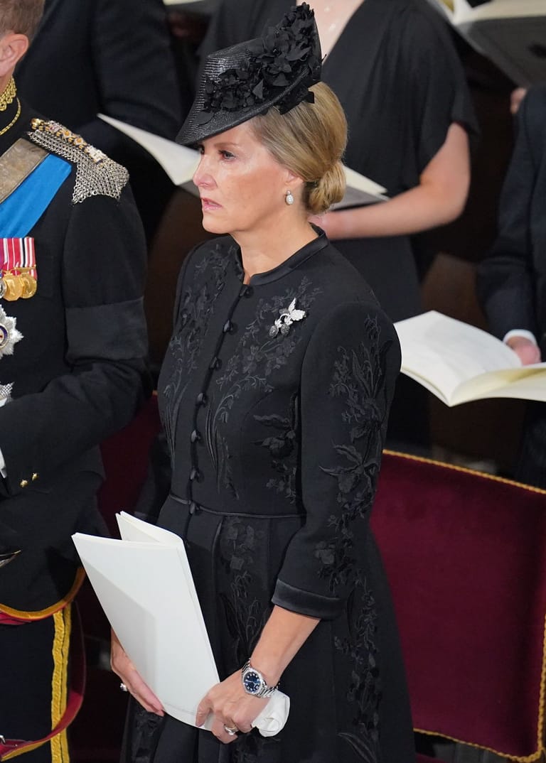 Sophie von Wessex, Ehefrau von Prinz Edward, mit einer auffälligen Brosche