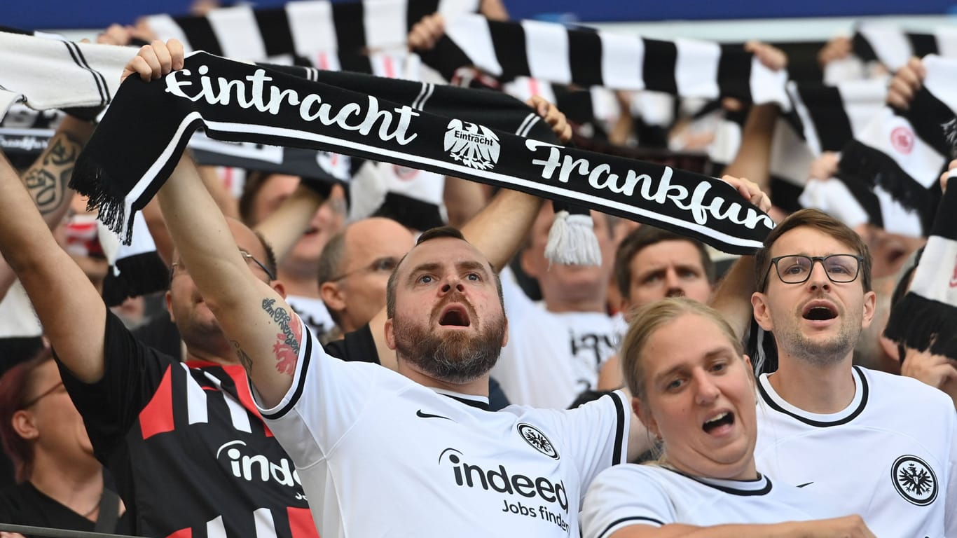 Fans von Eintracht Frankfurt beim Champions-League-Auftakt gegen Sporting Lissabon: Strenge Auflagen nun in Marseille.