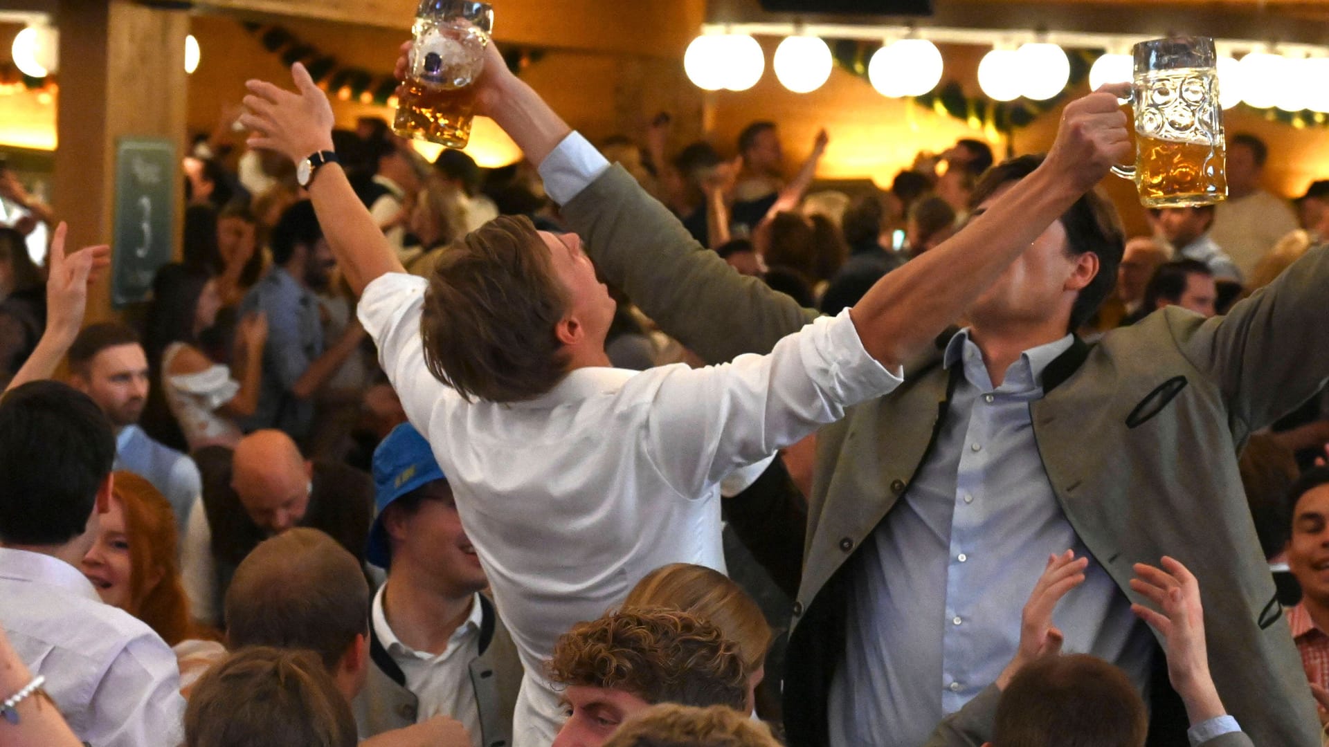 Oktoberfest 2022: Die meisten Besucher beschränken sich aufs Feiern und denken nicht an die Arbeit,a ber einer ist anders.