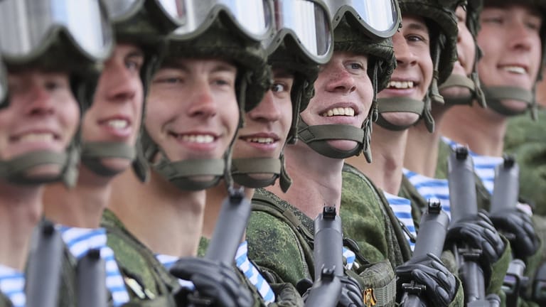 Russische Soldaten: Putun braucht neue Männer für die Front.