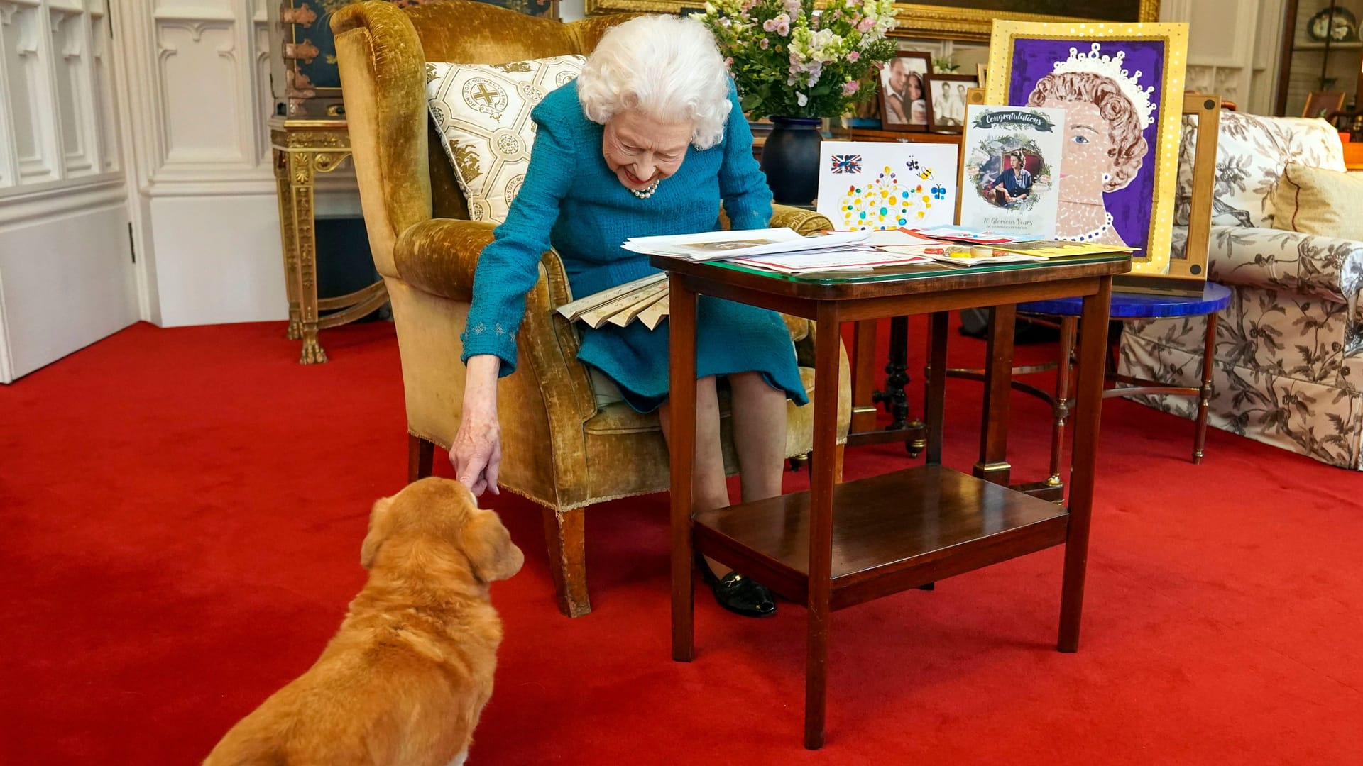 Februar 2022: Bis zu ihrem Tod im Alter von 96 Jahren hatte Queen Elizabeth II. gerne ihre Corgis um sich.