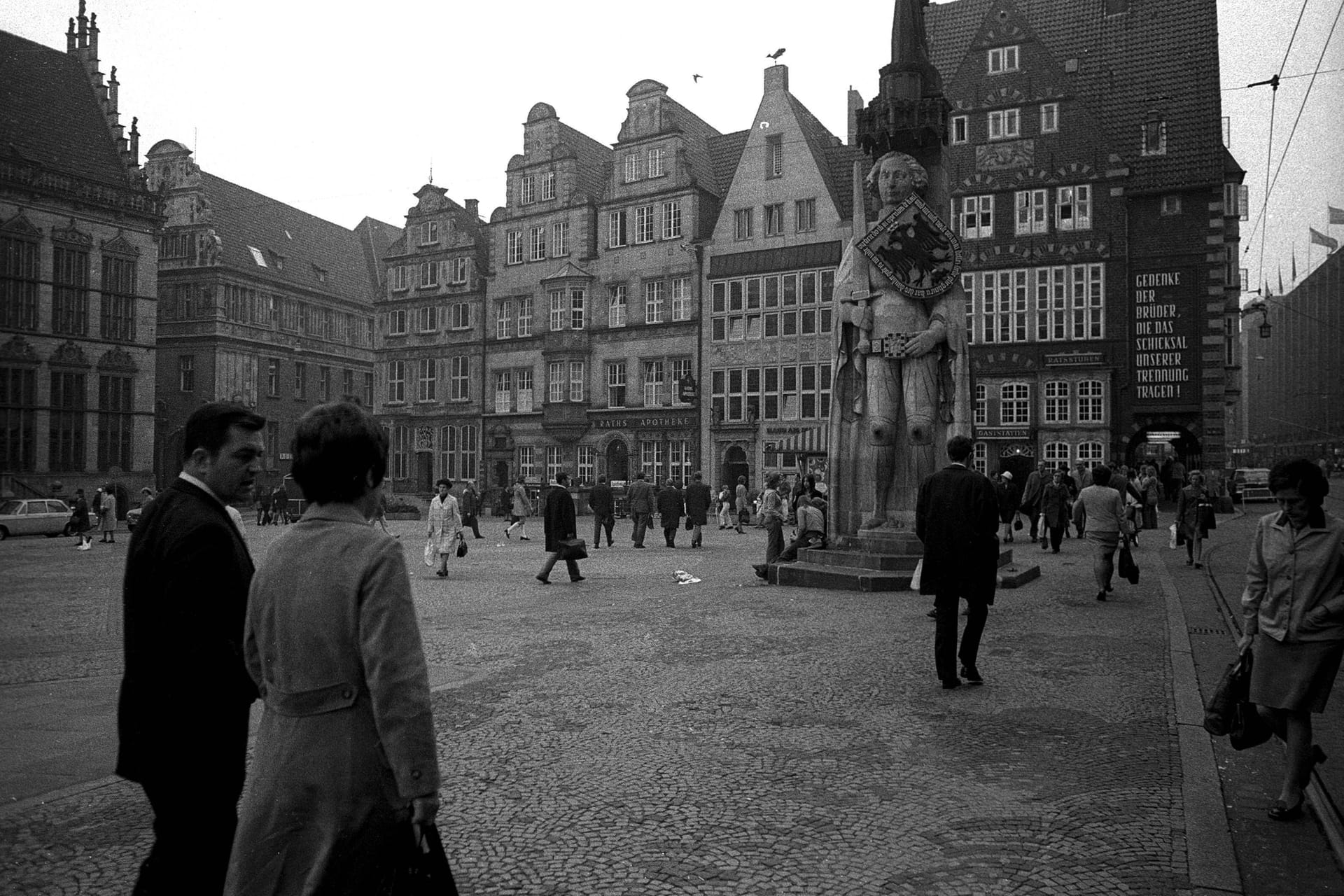 Aufnahme vom Bremer Marktplatz aus dem Jahr 1971.