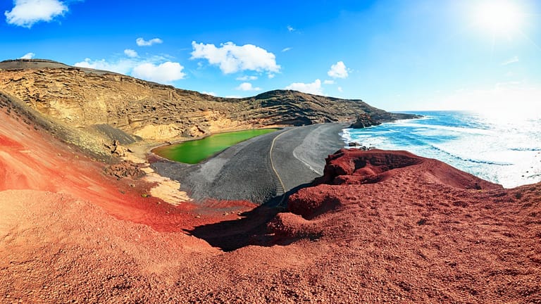Vulkanlandschaft auf Lanzarote: Die Kanaren sind sehr abwechslungsreich.