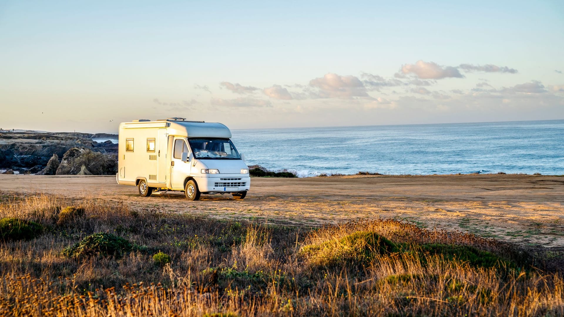 Mit dem Wohnmobil in Portugal: Wer hier überwintern will, hat Chancen auf einen sehr günstigen Stellplatz.