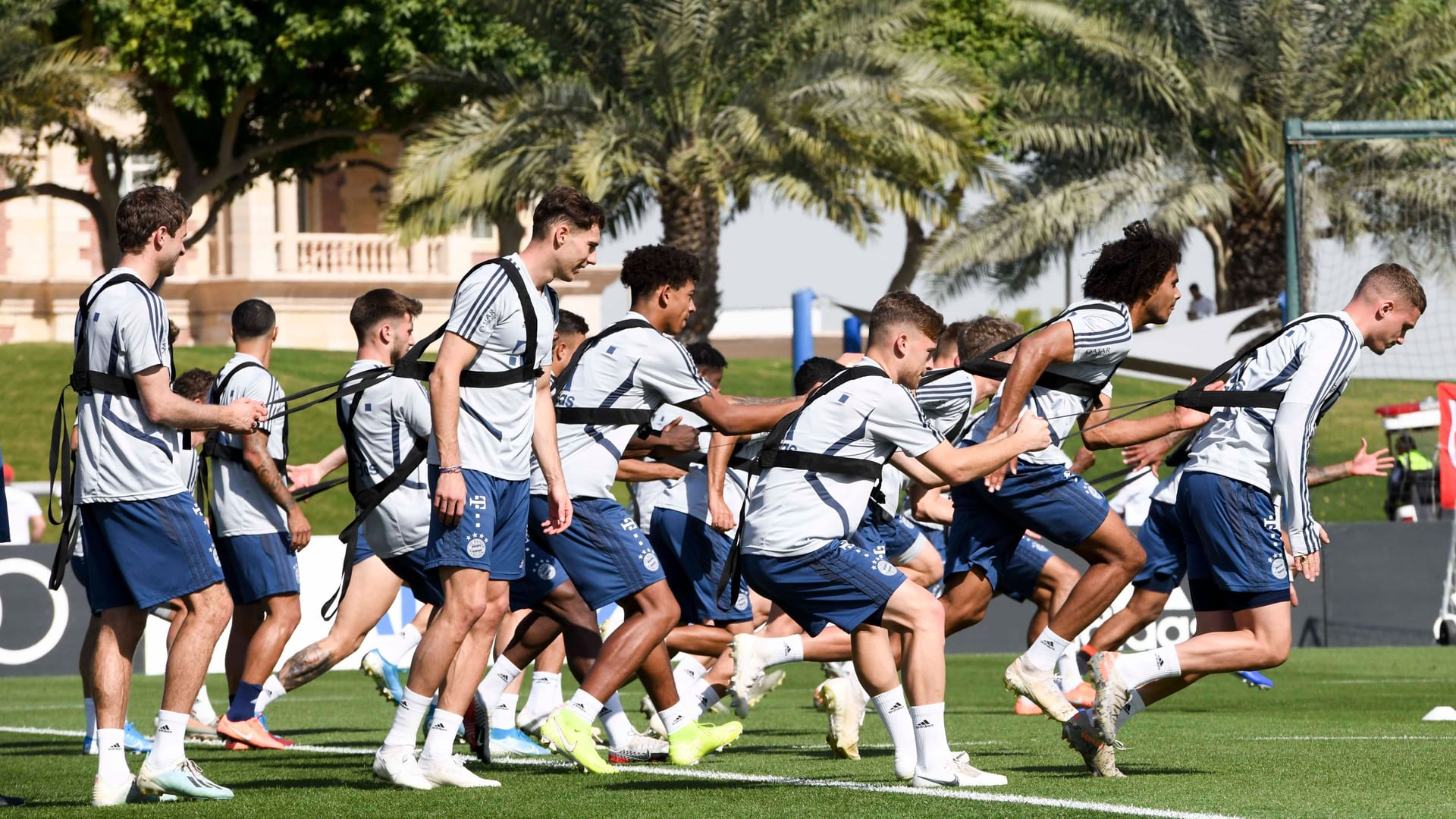 Training unter Palmen: Der FC Bayern reist seit Jahren in der Winterpause ins Trainingslager nach Doha.