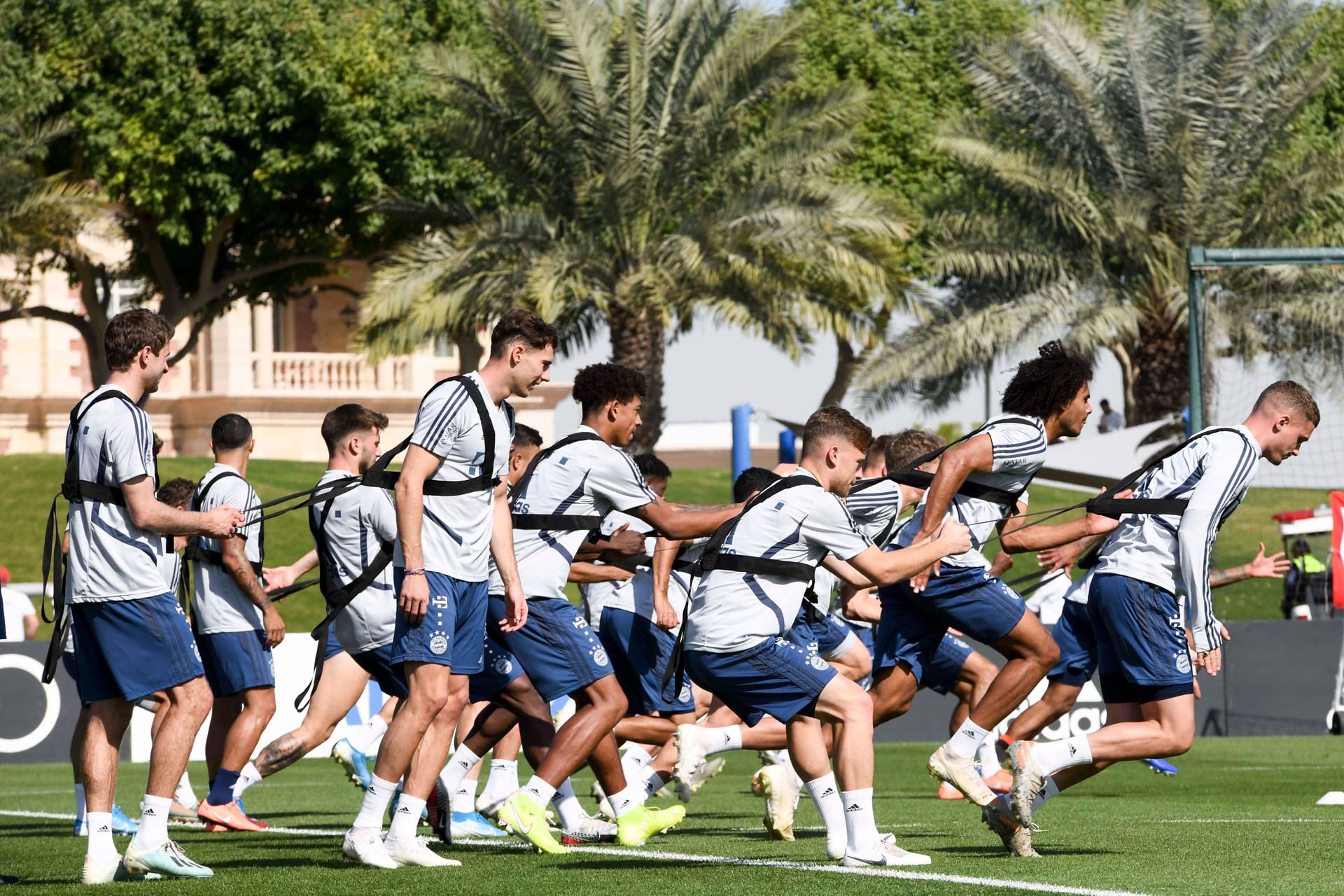 Training unter Palmen: Der FC Bayern reist seit Jahren in der Winterpause ins Trainingslager nach Doha.