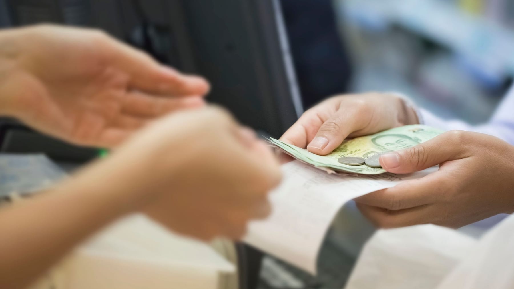 Zu viel Wechselgeld erhalten: Machen sich Kunden strafbar?