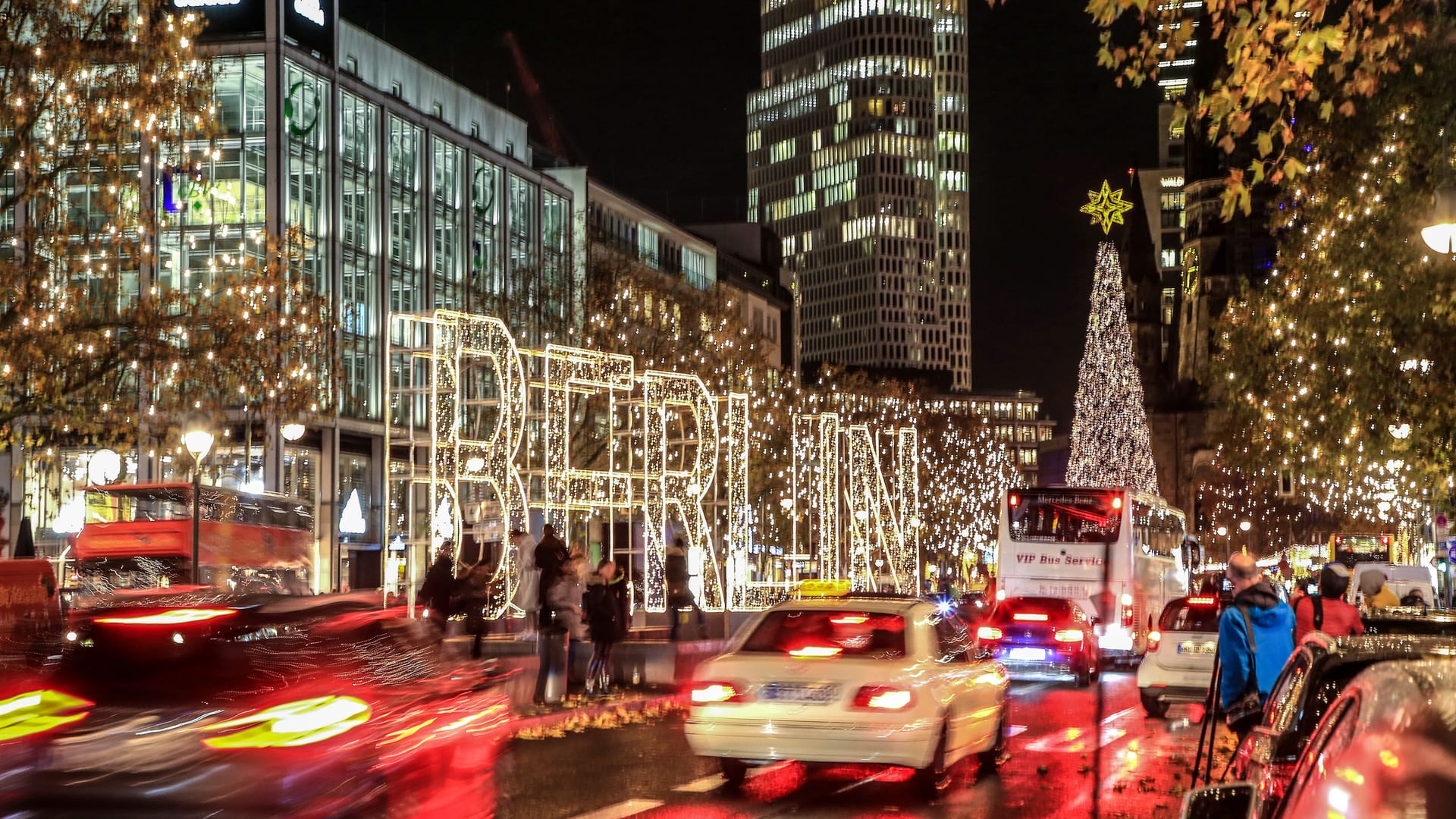 Licht aus: So glanzvoll wie in den letzten Jahren wird der Kurfürstendamm in diesem Winter nicht erstrahlen.