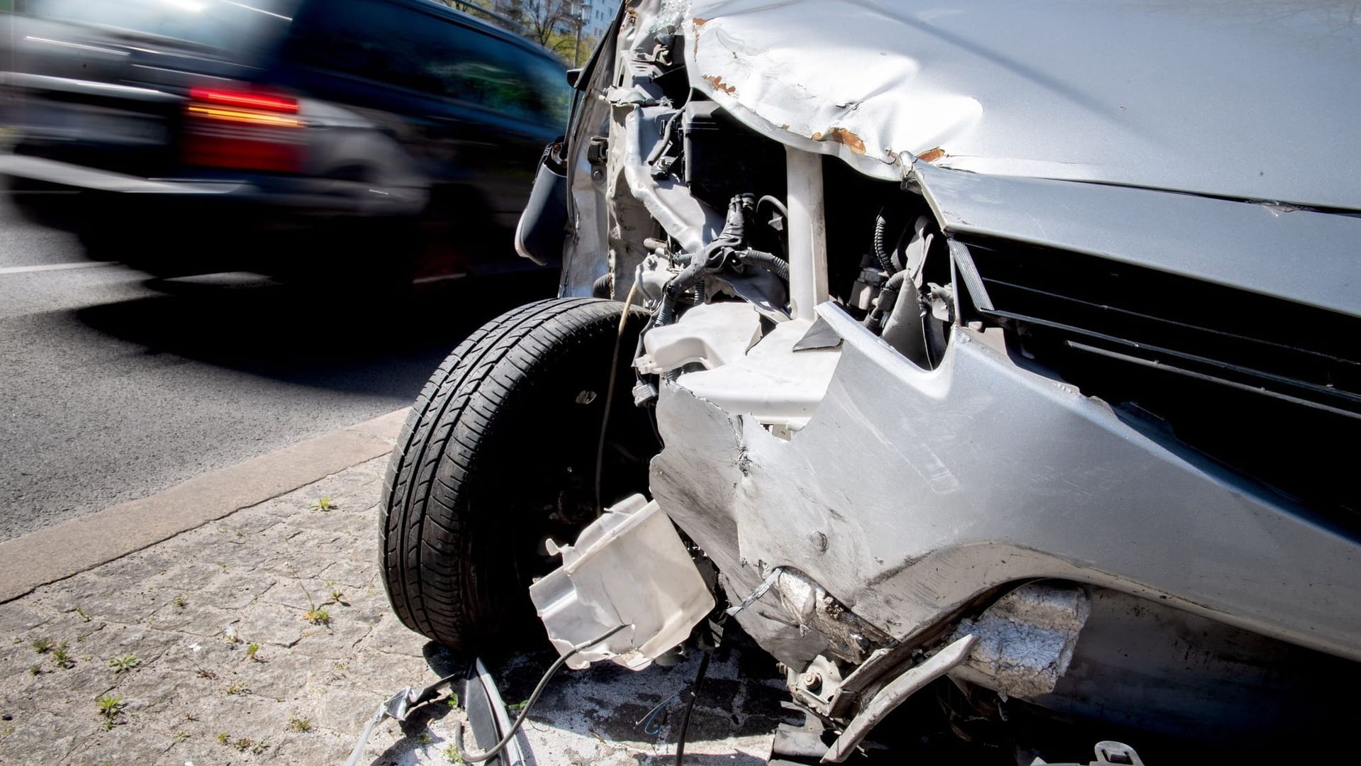 Kündigung droht: Passiert ein Unfall, muss der Versicherer handeln. Danach darf er den Vertrag mit dem Kunden meist kündigen.