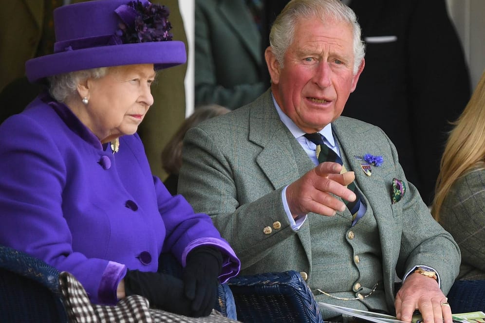 Die Queen und Prinz Charles 2019 beim Braemar Gathering: In diesem Jahr wird der Prince of Wales ohne seine Mutter zu den Highland Games fahren.