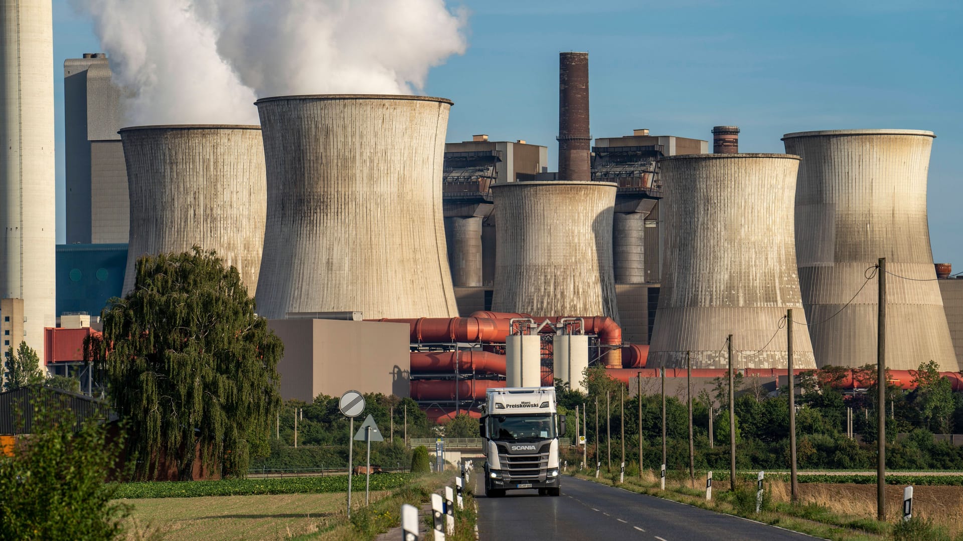 Braunkohle-Kraftwerk: Kraftwerke machen in der derzeitigen Gaskrise hohe Gewinne. Braunkohle-Kraftwerk: Kraftwerke machen in der derzeitigen Gaskrise hohe Gewinne.
